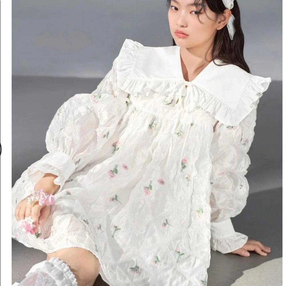 Cute white dresss - Picture 2 of 2